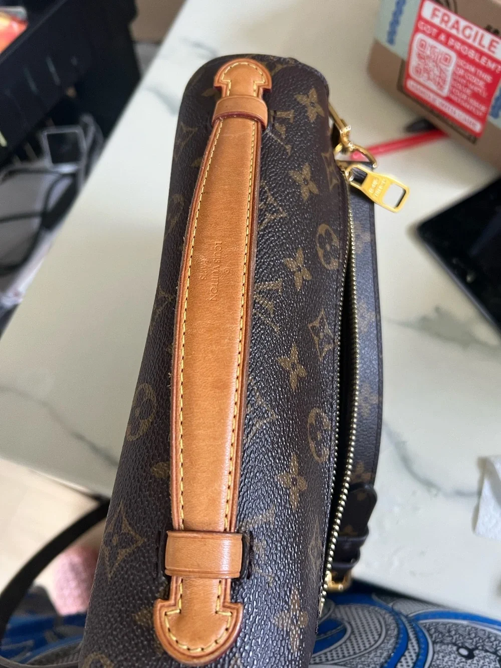 100% Authentic Louis Vuitton Pouchette Metis in monogram canvas